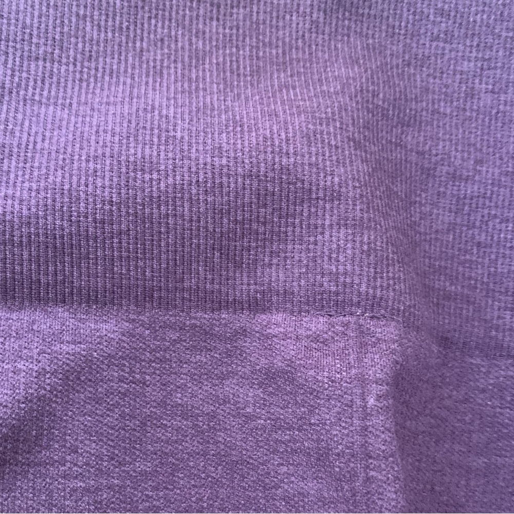 SZ 4 Lululemon Plum Wunder Under 
Capri Length 
Excellent Condition - Picture 4 of 5
